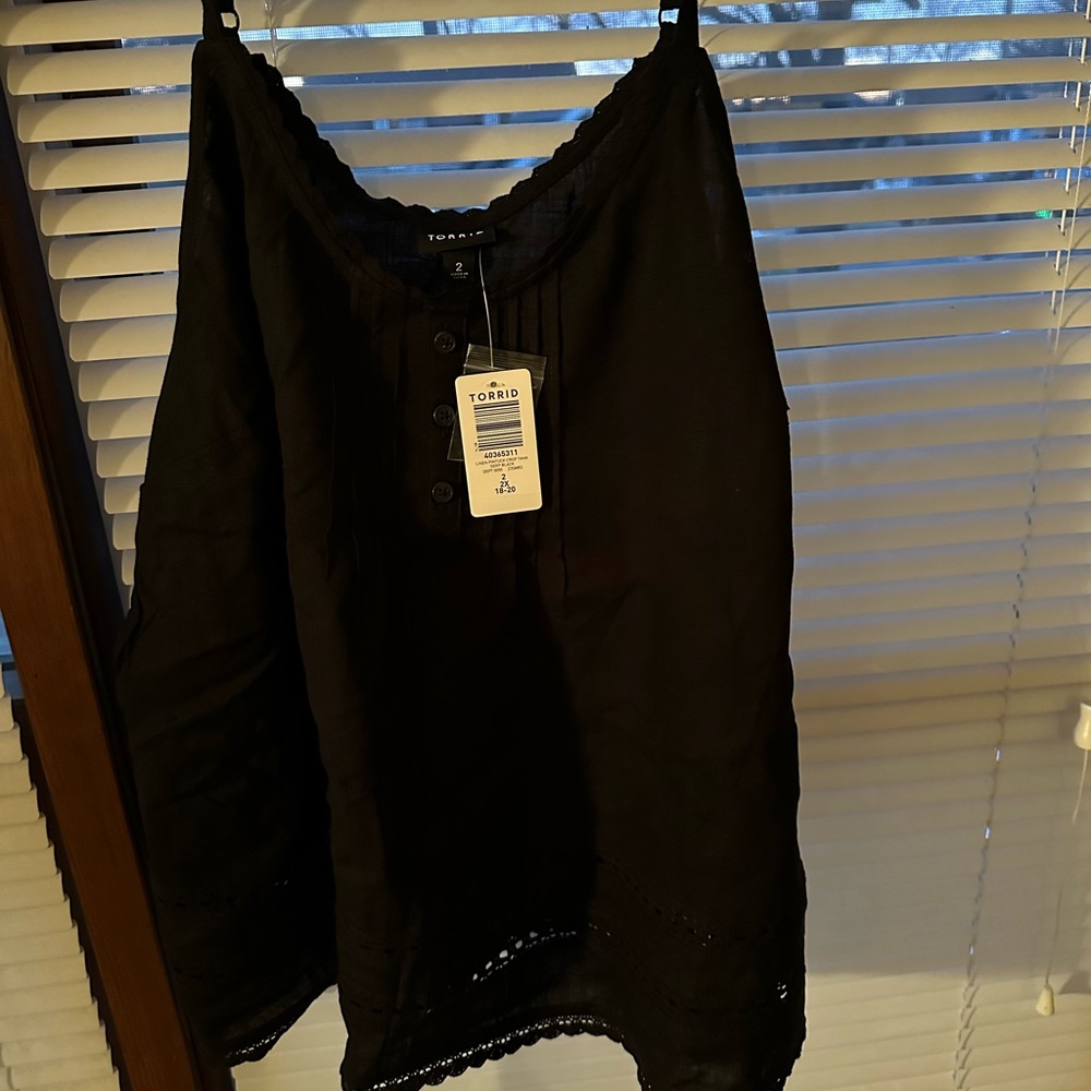 Torrid linen pintuck crop tank ( black)